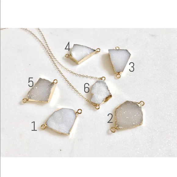 DRUZY Quartz Freeform Necklace (J8) - Picture 4 of 5